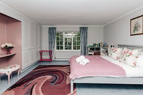 Montpellier House Centrally Located Large Garden - From 300 Per Night