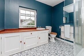 Montpellier House Centrally Located Large Garden - From 300 Per Night