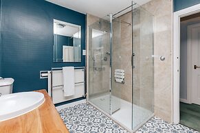 Montpellier House Centrally Located Large Garden - From 300 Per Night