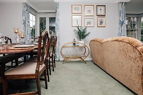 Montpellier House Centrally Located Large Garden - From 300 Per Night