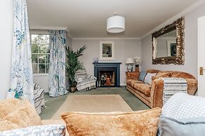 Montpellier House Centrally Located Large Garden - From 300 Per Night