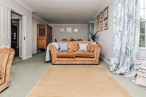 Montpellier House Centrally Located Large Garden - From 300 Per Night