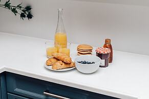 Montpellier House Centrally Located Large Garden - From 300 Per Night