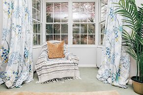 Montpellier House Centrally Located Large Garden - From 300 Per Night