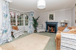 Montpellier House Centrally Located Large Garden - From 300 Per Night