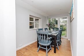 Montpellier House Centrally Located Large Garden - From 300 Per Night