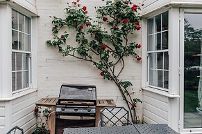 Montpellier House Centrally Located Large Garden - From 300 Per Night