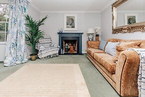 Montpellier House Centrally Located Large Garden - From 300 Per Night