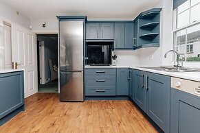 Montpellier House Centrally Located Large Garden - From 300 Per Night