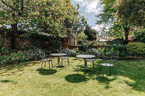 Montpellier House Centrally Located Large Garden - From 300 Per Night