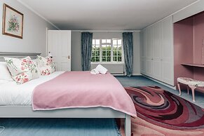 Montpellier House Centrally Located Large Garden - From 300 Per Night