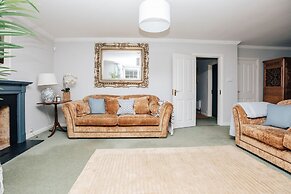 Montpellier House Centrally Located Large Garden - From 300 Per Night