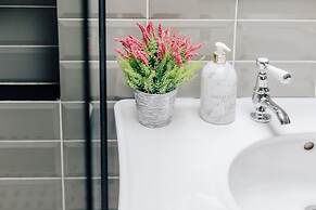 The Emerald - Central Henley 2 Bedroom House