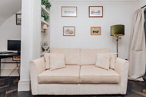 The Emerald - Central Henley 2 Bedroom House