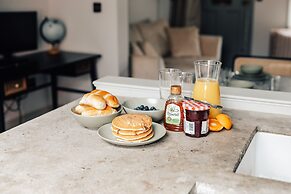 The Emerald - Central Henley 2 Bedroom House