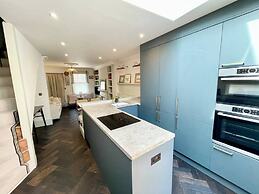 The Emerald - Central Henley 2 Bedroom House