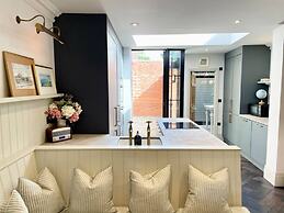 The Emerald - Central Henley 2 Bedroom House