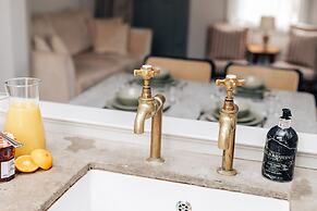 The Emerald - Central Henley 2 Bedroom House