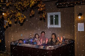Barefoot Villas Cabin 2 Moose w/ Hot Tub
