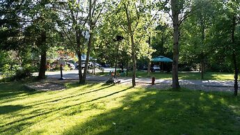 Barefoot Villas Cabin 2 Moose w/ Hot Tub