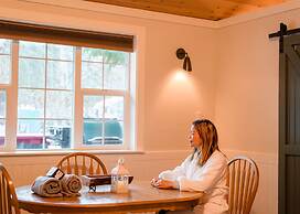 Barefoot Villas Cabin 2 Moose w/ Hot Tub