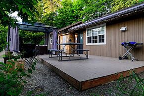 Barefoot Villas Cabin 2 Moose w/ Hot Tub