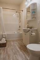 Barefoot Villas Cabin 2 Moose w/ Hot Tub