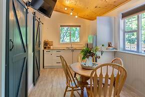 Barefoot Villas Cabin 2 Moose w/ Hot Tub