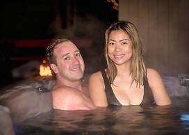 Barefoot Villas Cabin 2 Moose w/ Hot Tub