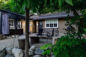 Barefoot Villas Cabin 2 Moose w/ Hot Tub