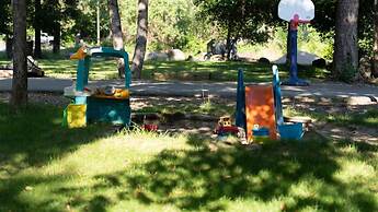 Barefoot Villas Cabin 3 Caribou