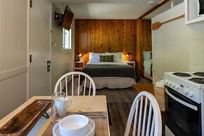 Barefoot Villas Room 1 Redwood