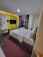 SEMPRE PREMIER INN MACTAN AIRPORT HOTEL