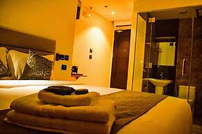 SEMPRE PREMIER INN MACTAN AIRPORT HOTEL