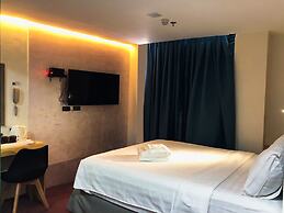 SEMPRE PREMIER INN MACTAN AIRPORT HOTEL