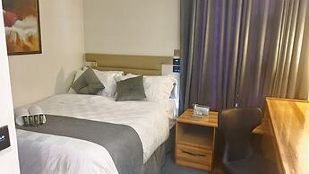 SEMPRE PREMIER INN MACTAN AIRPORT HOTEL