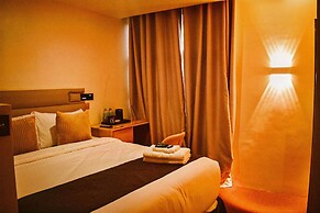 SEMPRE PREMIER INN MACTAN AIRPORT HOTEL