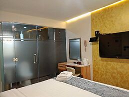 SEMPRE PREMIER INN MACTAN AIRPORT HOTEL