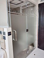 SEMPRE PREMIER INN MACTAN AIRPORT HOTEL