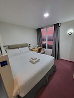 SEMPRE PREMIER INN MACTAN AIRPORT HOTEL