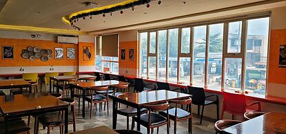 SEMPRE PREMIER INN MACTAN AIRPORT HOTEL