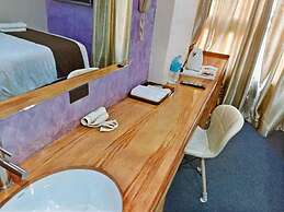 SEMPRE PREMIER INN MACTAN AIRPORT HOTEL