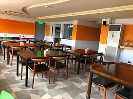 SEMPRE PREMIER INN MACTAN AIRPORT HOTEL