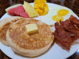 SEMPRE PREMIER INN MACTAN AIRPORT HOTEL