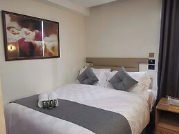 SEMPRE PREMIER INN MACTAN AIRPORT HOTEL