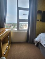 SEMPRE PREMIER INN MACTAN AIRPORT HOTEL