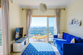 Sea view Apartment with 3 spacious Terraces & 2 Swimming pools