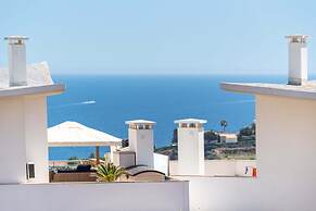 Sea view Apartment with 3 spacious Terraces & 2 Swimming pools