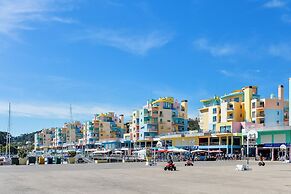 Sea view Apartment with 3 spacious Terraces & 2 Swimming pools