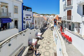 Sea view Apartment with 3 spacious Terraces & 2 Swimming pools